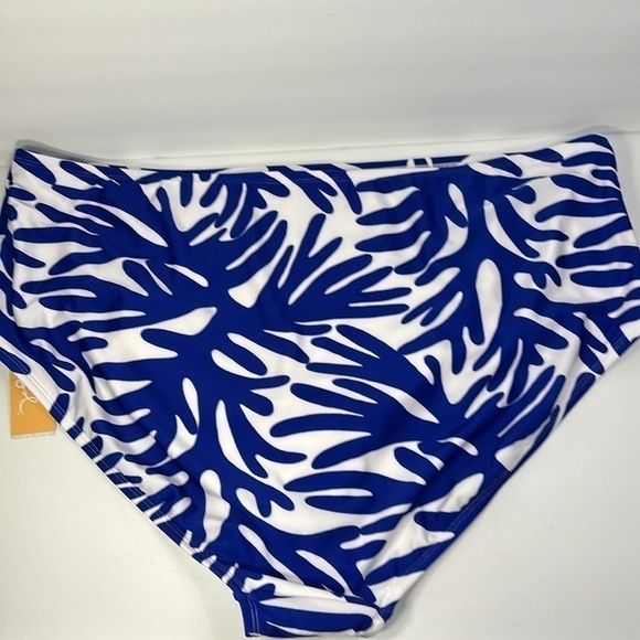 Printed bikini bottom size (24-26) and (17-18) available - Picture 3 of 4